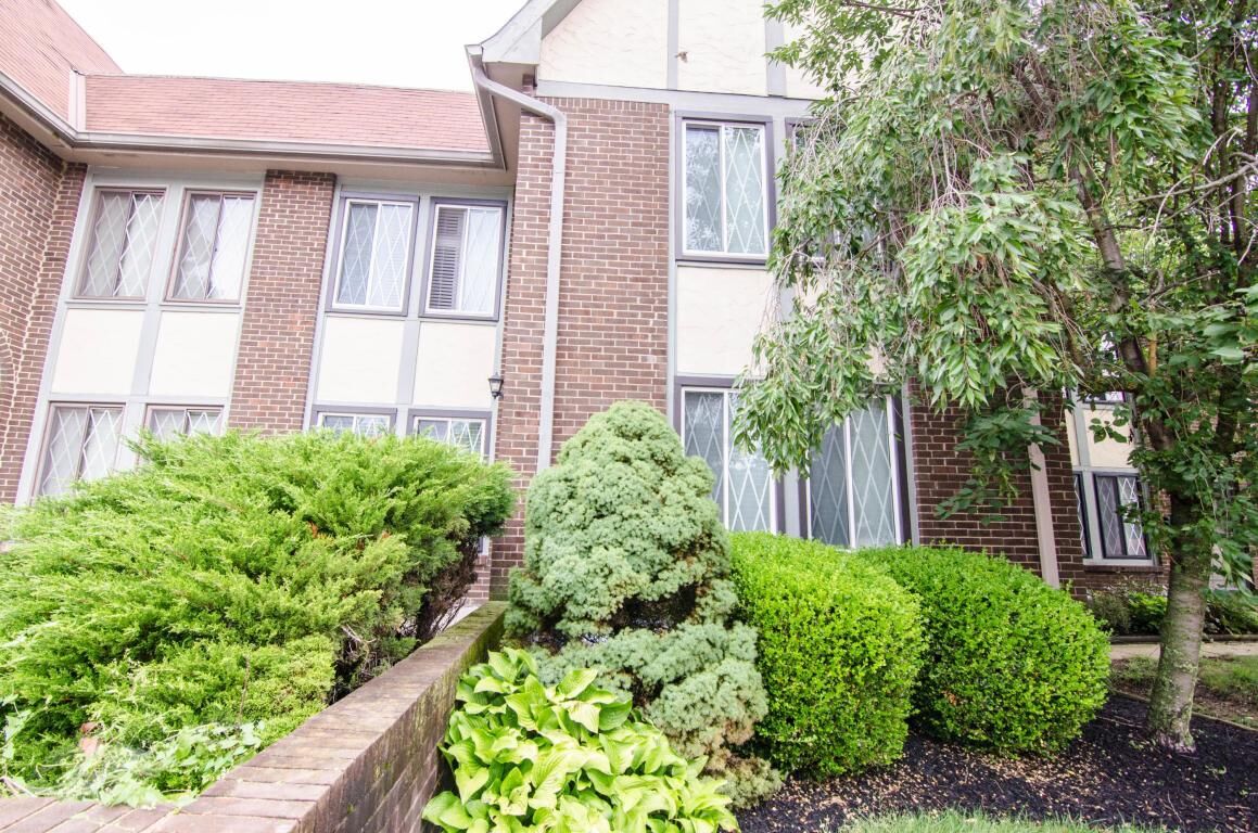 Property Photo:  3270 Valley S Lane  OH 43231