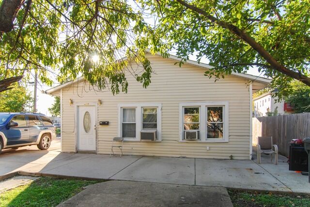 Property Photo: 400 7th Avenue IL 60153