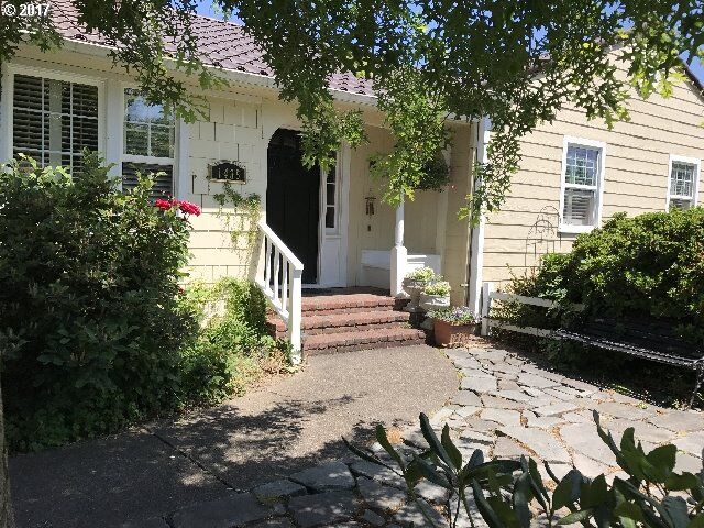 Property Photo:  1435 City View Pl  OR 97321 