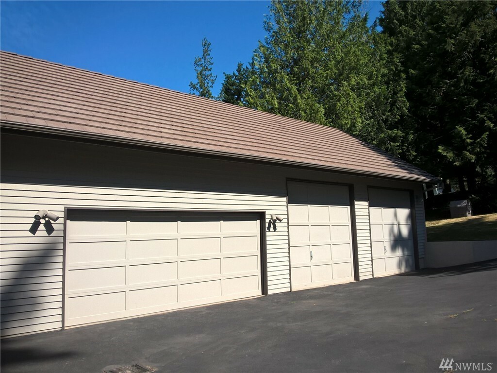 Property Photo: 708 Priest Point Dr NW WA 98271