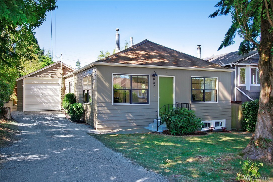 Property Photo: 902 N 101st St WA 98133