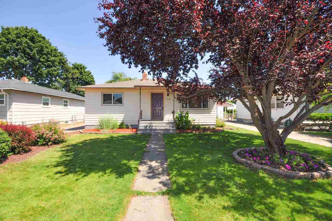 Property Photo:  1734 N Smith St  WA 99207-5368 