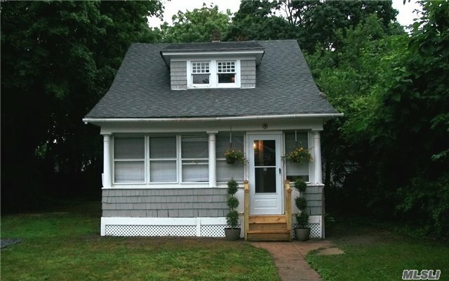 Property Photo:  9 Woodburn Street  NY 11772 