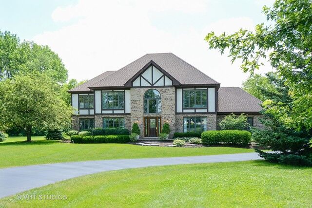Property Photo:  11 Buckthorn Road  IL 60010 