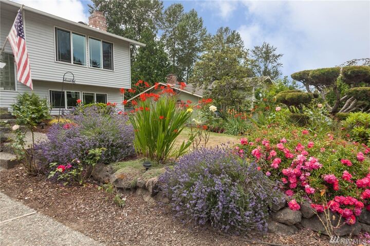 Property Photo: 12915 SE 164th St WA 98058