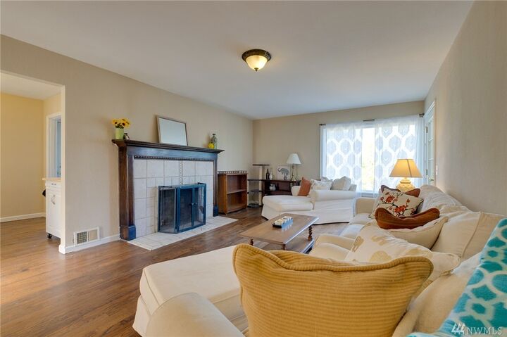 Property Photo:  128 N Cambrian Ave  WA 98311 