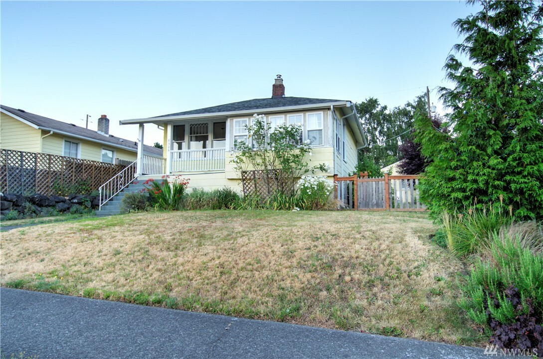 Property Photo:  6306 46th Ave SW  WA 98136 