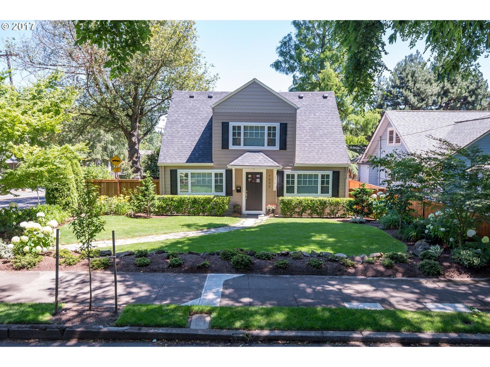 Property Photo:  7006 SE 21st Ave  OR 97202 