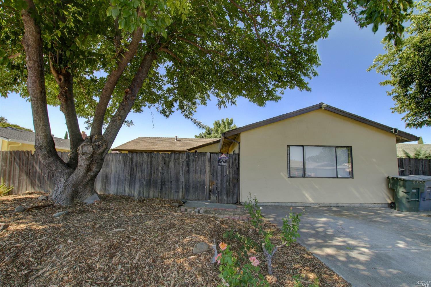 Property Photo:  525 Redwood Drive  CA 95687 