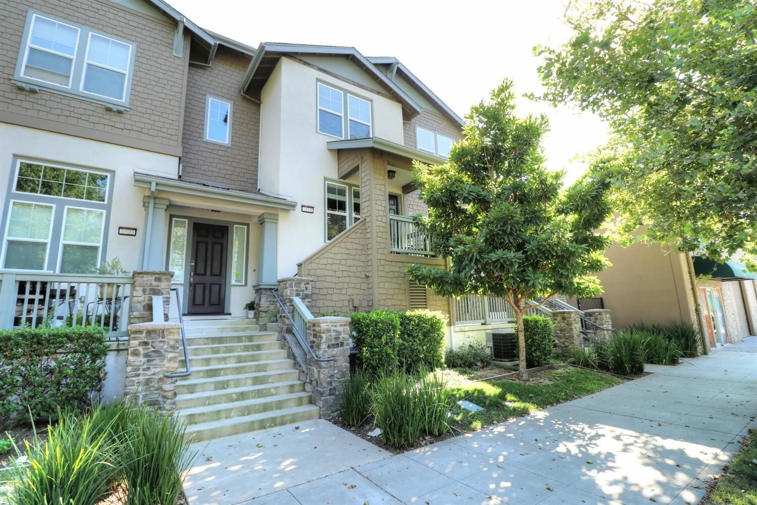 Property Photo: 1618 D Street CA 95814