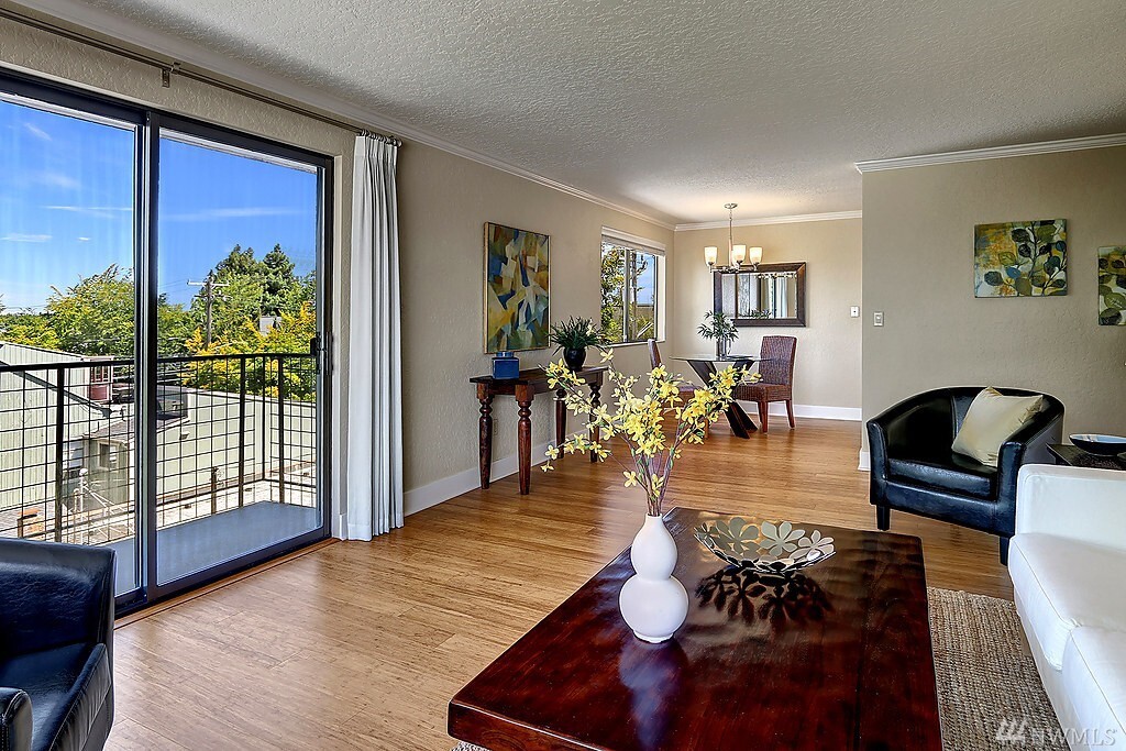 Property Photo: 7501 Greenwood Ave N 406 WA 98103