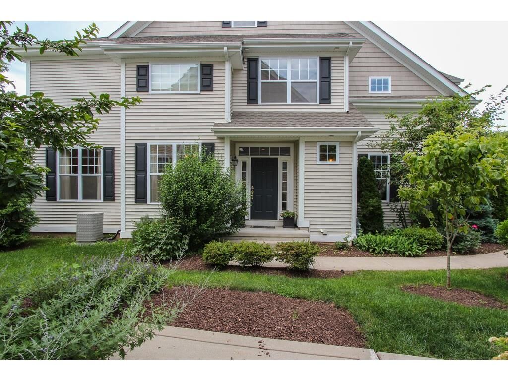 Property Photo:  15 Park Place Circle 15  CT 06110 