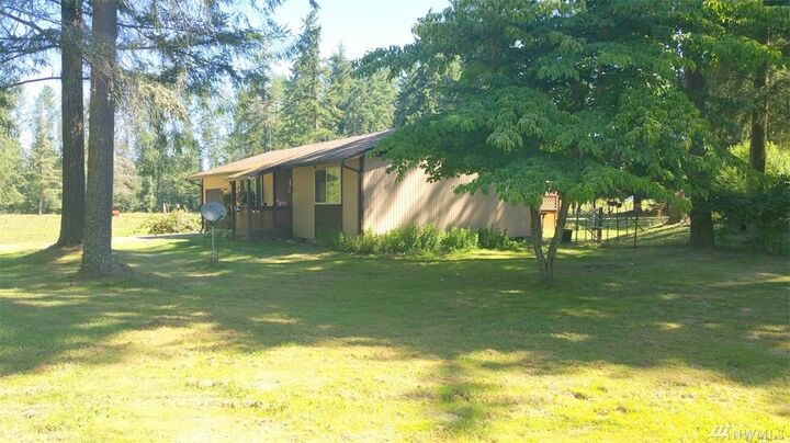 Property Photo:  1423 340th St E  WA 98580 