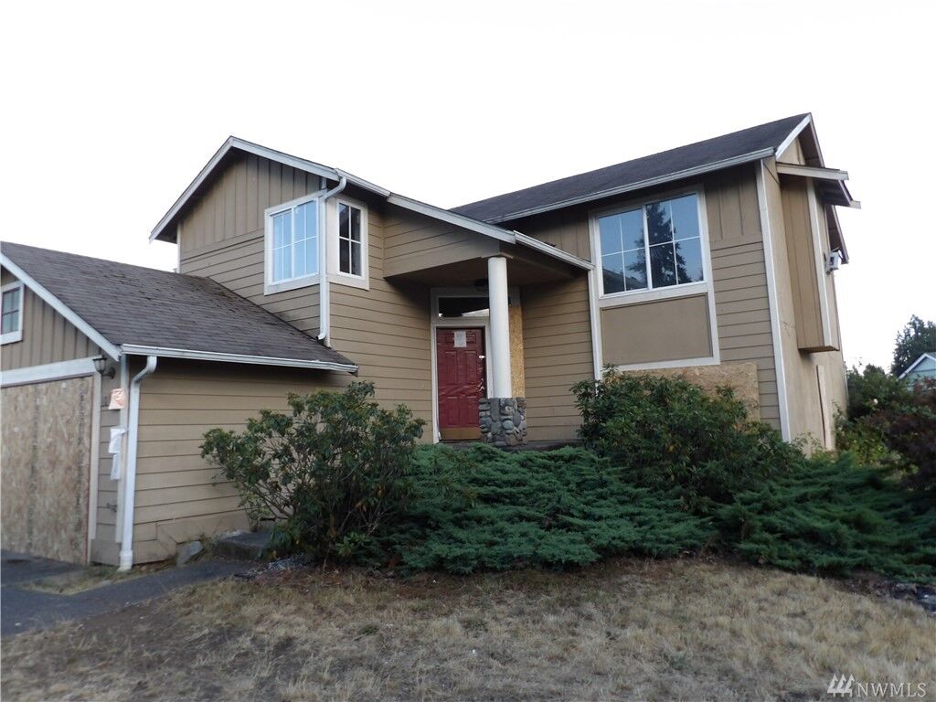 Property Photo:  1010 200th St Ct E  WA 98387 
