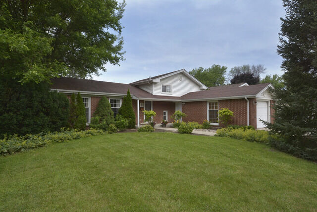 Property Photo:  2020 N Kennicott Drive  IL 60004 