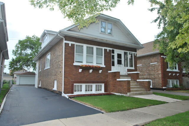 Property Photo:  4212 Amelia Avenue  IL 60534 