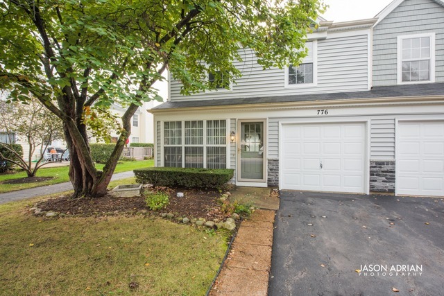 Property Photo:  776 Indian Wells Circle 776  IL 60123 