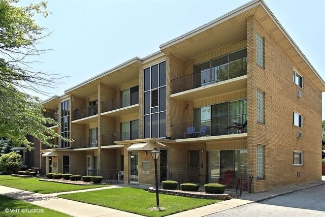 Property Photo:  10324 Komensky Avenue C  IL 60453 