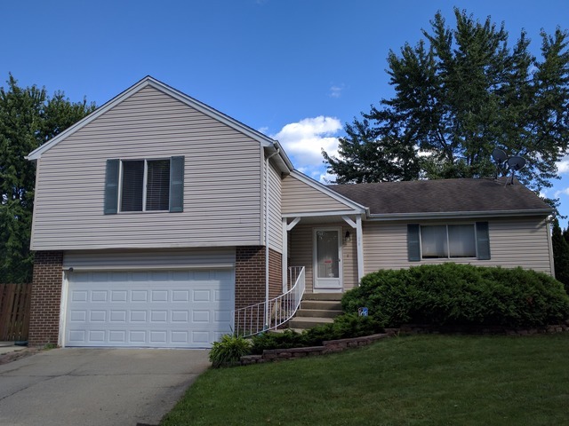 Property Photo: 29 Lindon Lane IL 60061