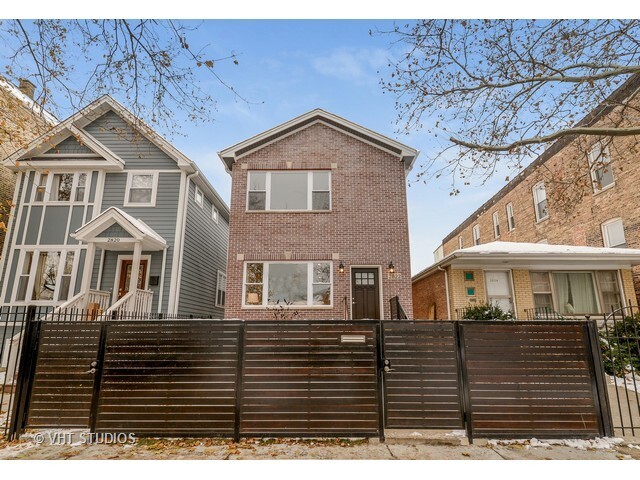 Property Photo:  2822 Lawndale Avenue  IL 60618 