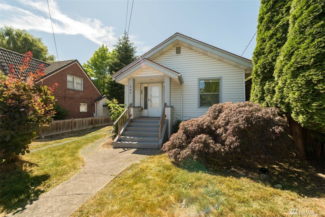 Property Photo:  345 N 80th St  WA 98103 