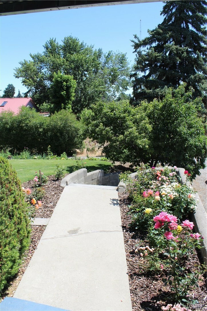 Property Photo: 3 Viewpoint Rd WA 98926