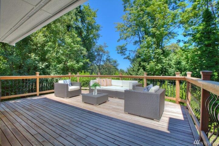 Property Photo: 3910 91st Ave SE WA 98040