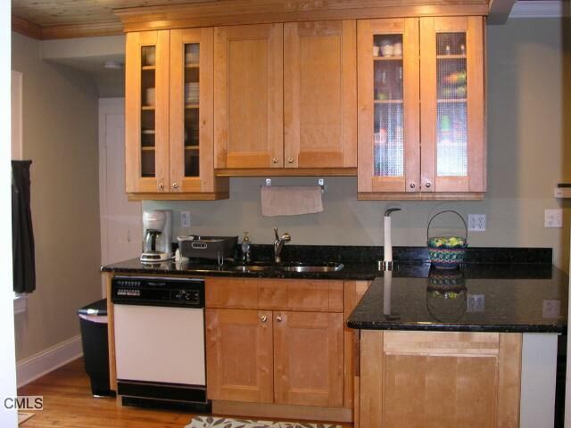 Property Photo:  25 Vine Street  CT 06614 