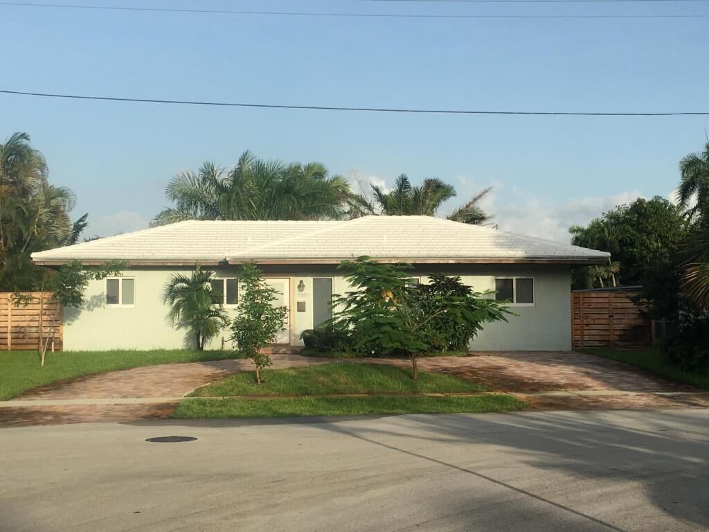 Property Photo:  1651 SW 22nd Avenue  FL 33312 