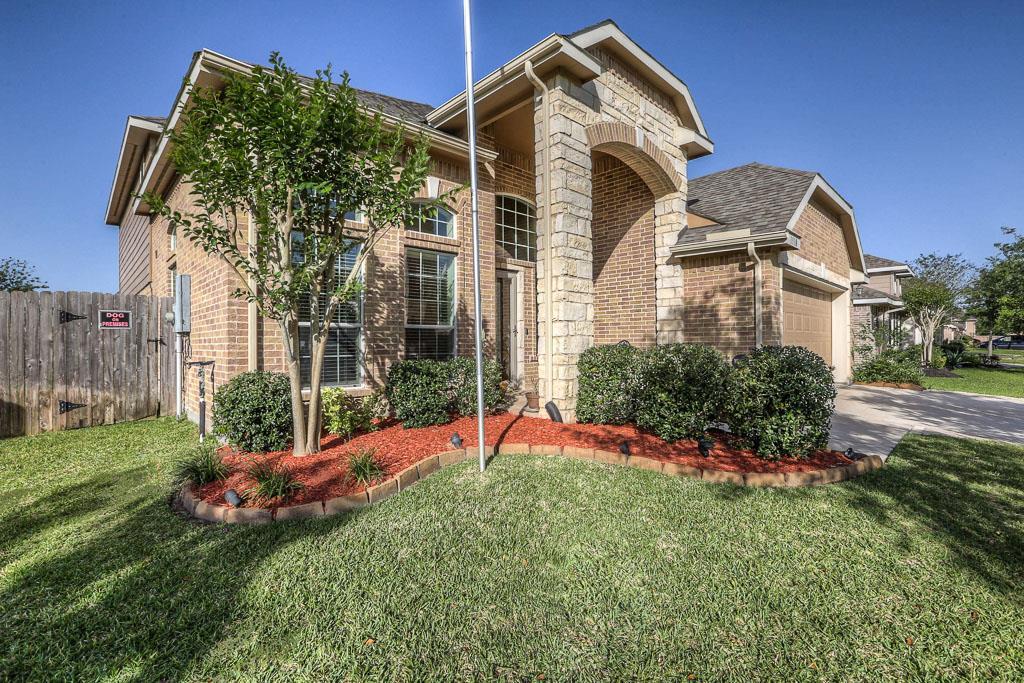 Property Photo:  1910 Grandoak Drive  TX 77581 