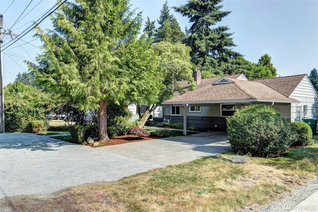 Property Photo: 2309 N 193rd St WA 98133