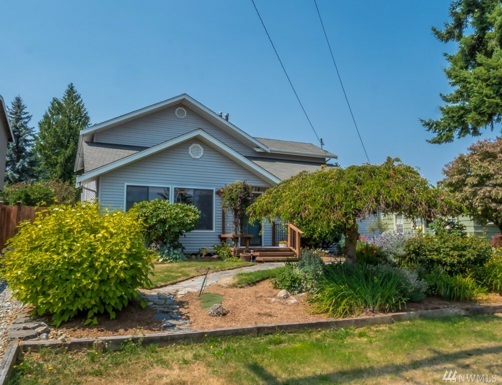 Property Photo:  12727 Evanston Ave N  WA 98133 