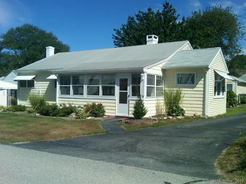 Property Photo:  6 Irving Place  CT 06357 