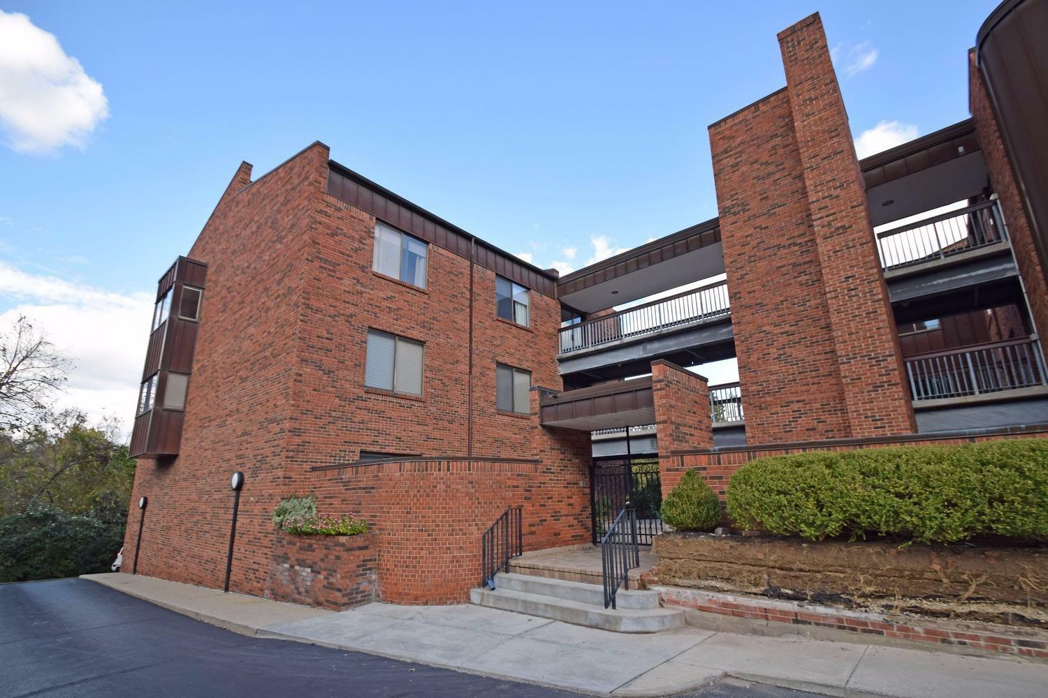 Property Photo: 2400 Madison Road 3 OH 45208
