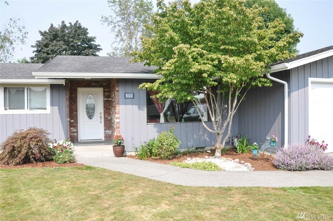 Property Photo:  205 E 2nd St  WA 98247 