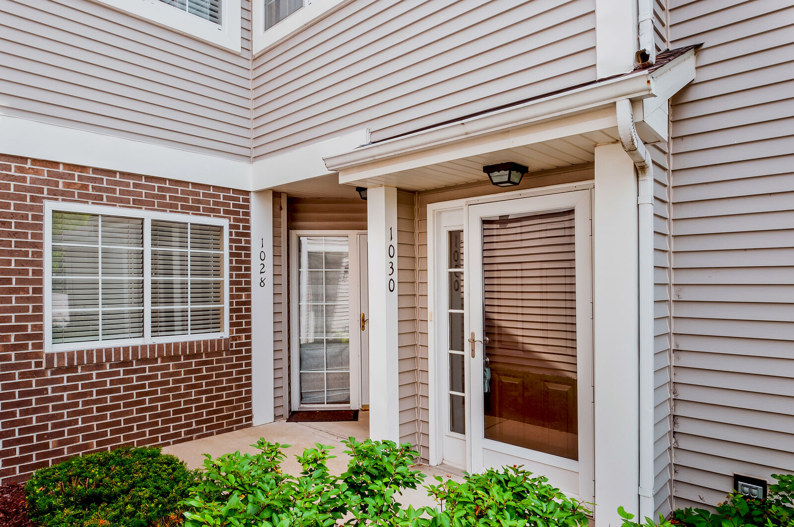 Property Photo:  1030 E Wilson Avenue  IL 60148 