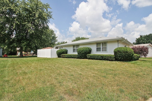 Property Photo:  1227 Peacock Lane  IL 60915 