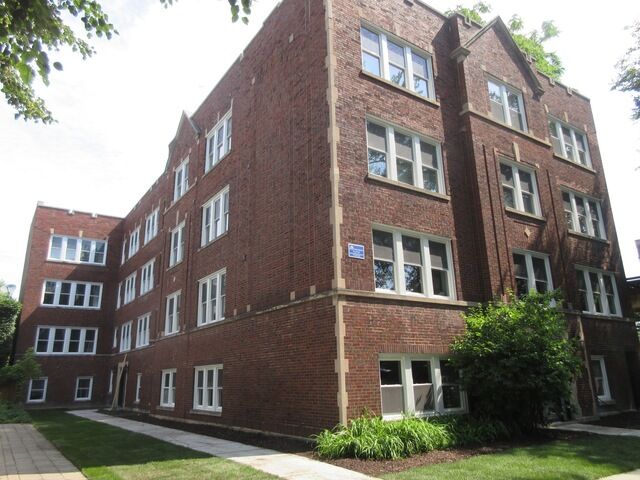 Property Photo: 1820 W Byron Street 1A IL 60618