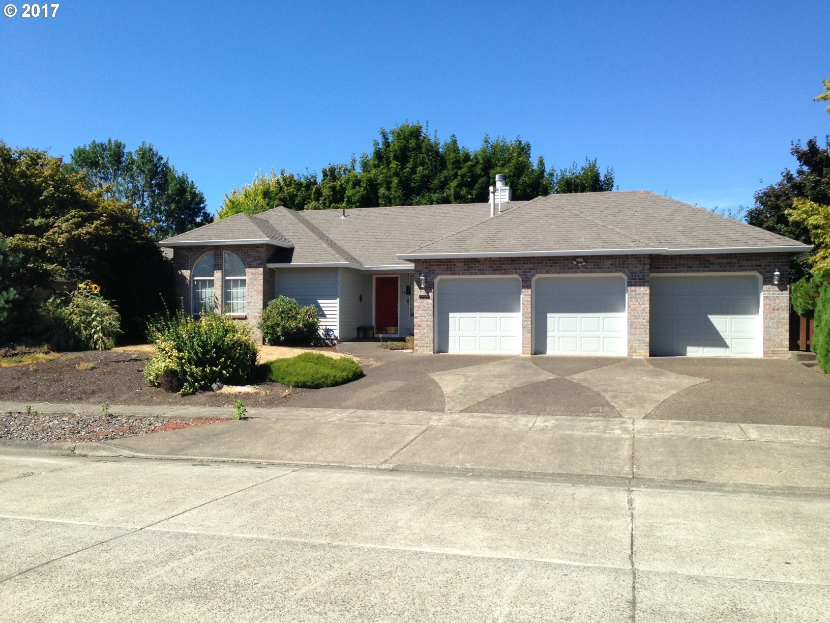 Property Photo:  387 S 28th Ave  OR 97113 