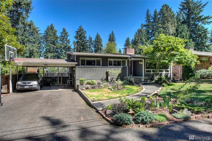 Property Photo:  4040 89th Ave SE  WA 98040 