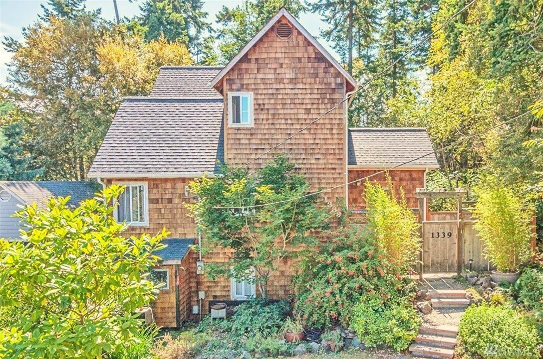 Property Photo:  1339 14th St  WA 98368 