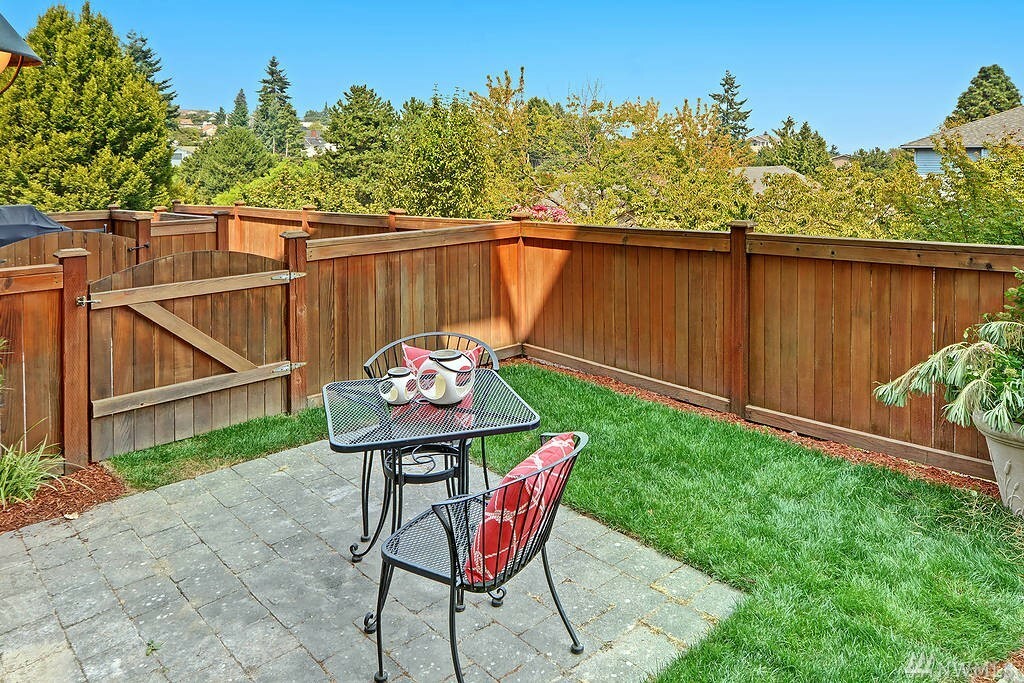 Property Photo:  4431 B 41st Ave SW B  WA 98116 