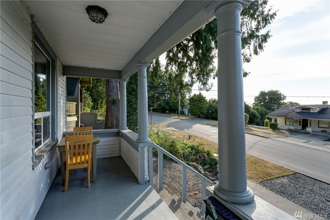 Property Photo: 704 N Garden St WA 98225