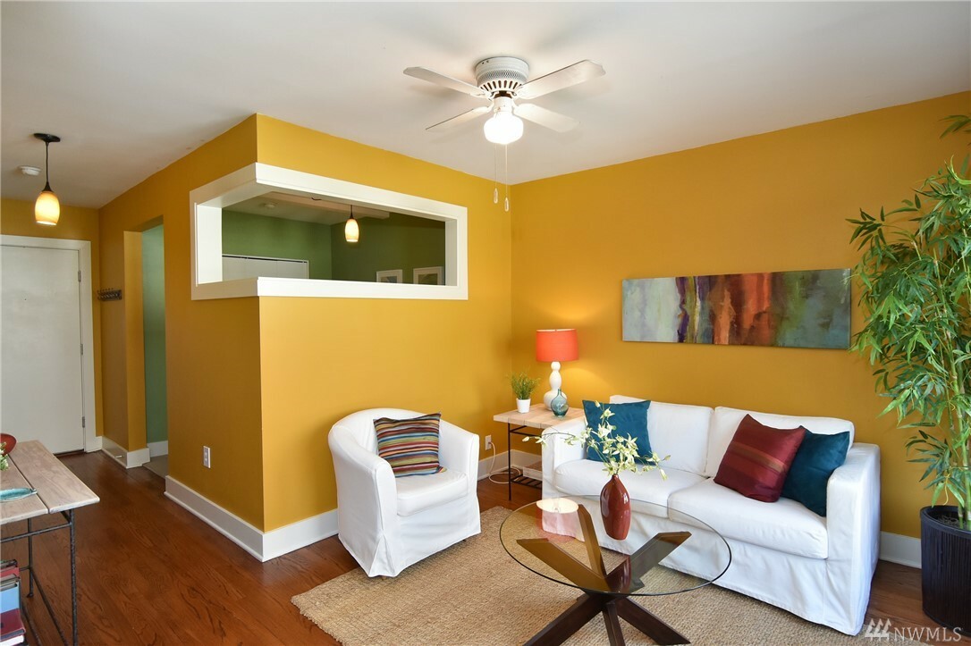 Property Photo:  715 24th Ave 204  WA 98122 