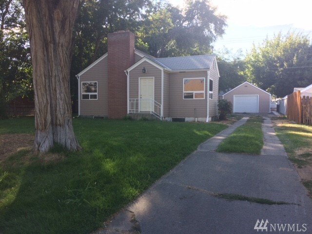 Property Photo:  47 NW E St NW  WA 98823 