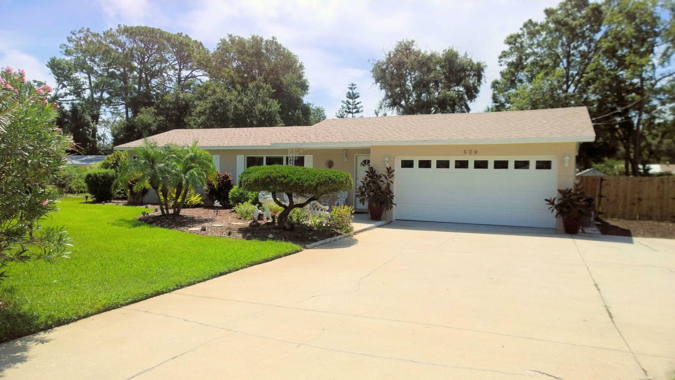 Property Photo:  609 Big Tree Road  FL 32119 