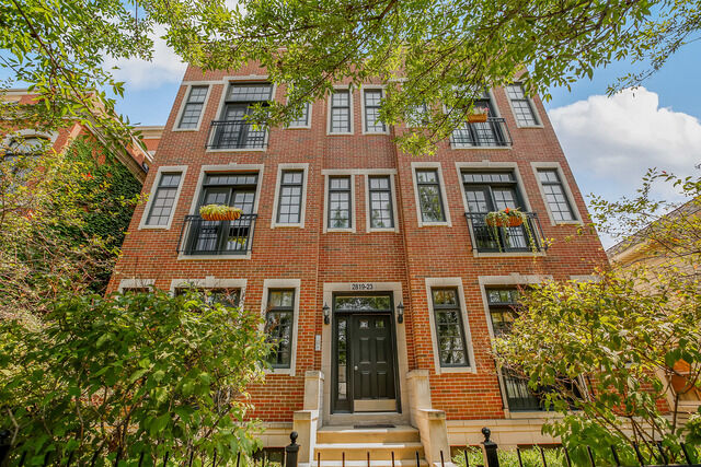 Property Photo: 2819 N Lakewood Avenue 3N IL 60657