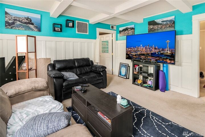 Property Photo:  108 NE 43rd St  WA 98105 