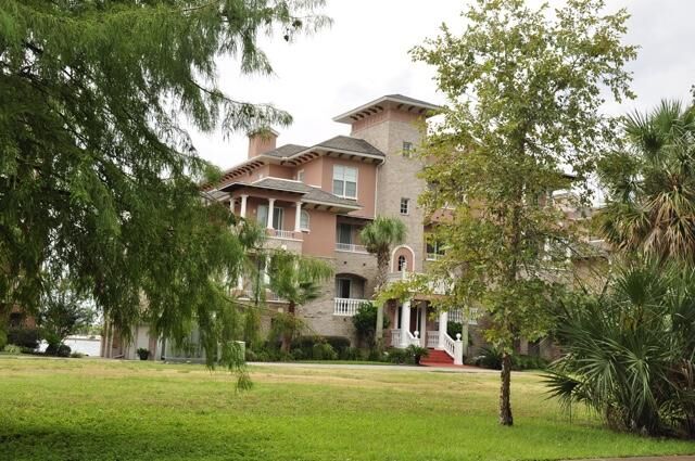 Property Photo: 240 SE Brooks Street Unit B302 FL 32548