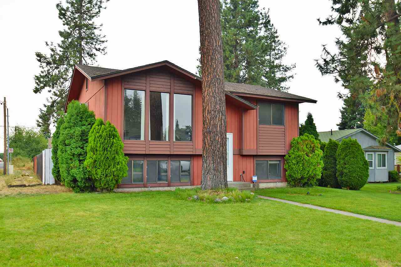 Property Photo:  2601 W Providence Ave  WA 99205-2372 